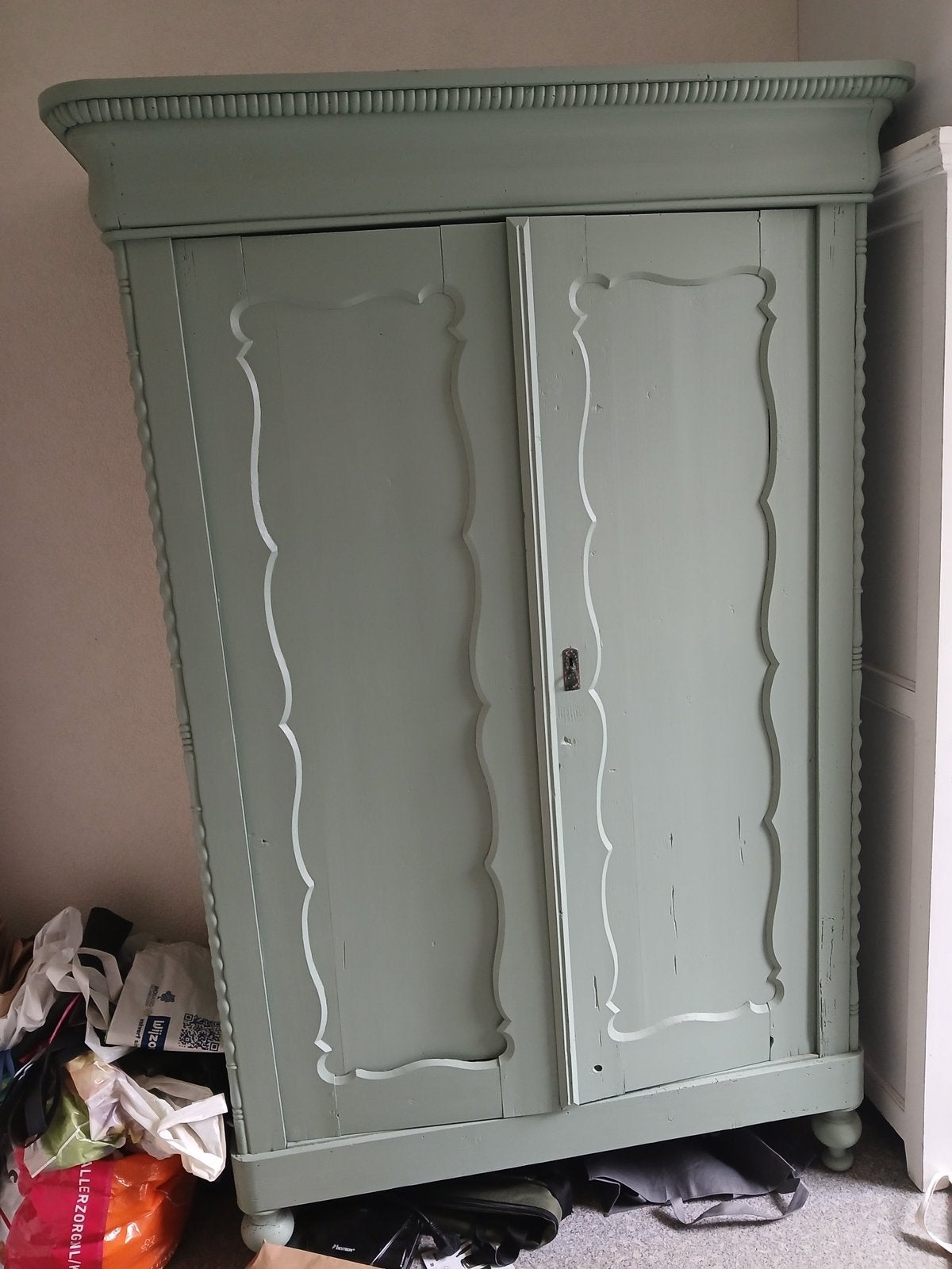 Biedermeier kast mintgroen, Ophalen