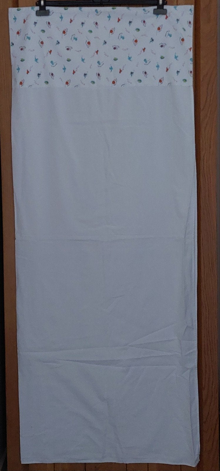 Wit laken met gekleurde figuurtjes aan de rand, Ophalen, Jongetje of Meisje, Overige typen, Zo goed als nieuw