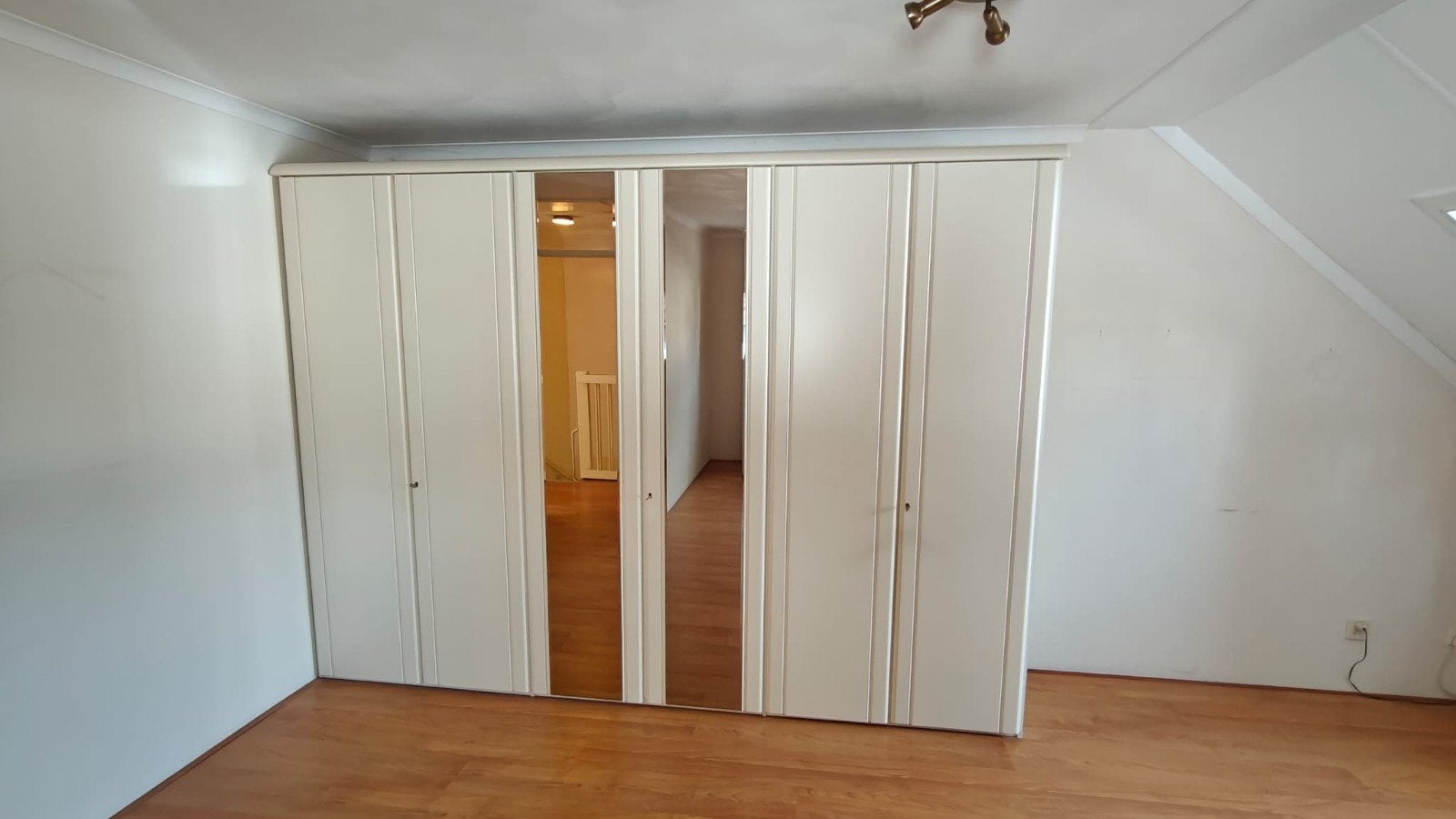 Witte kledingkast met spiegeldeuren op te halen Ittervoor, Ophalen, Met deur(en), Gebruikt, 200 cm of meer