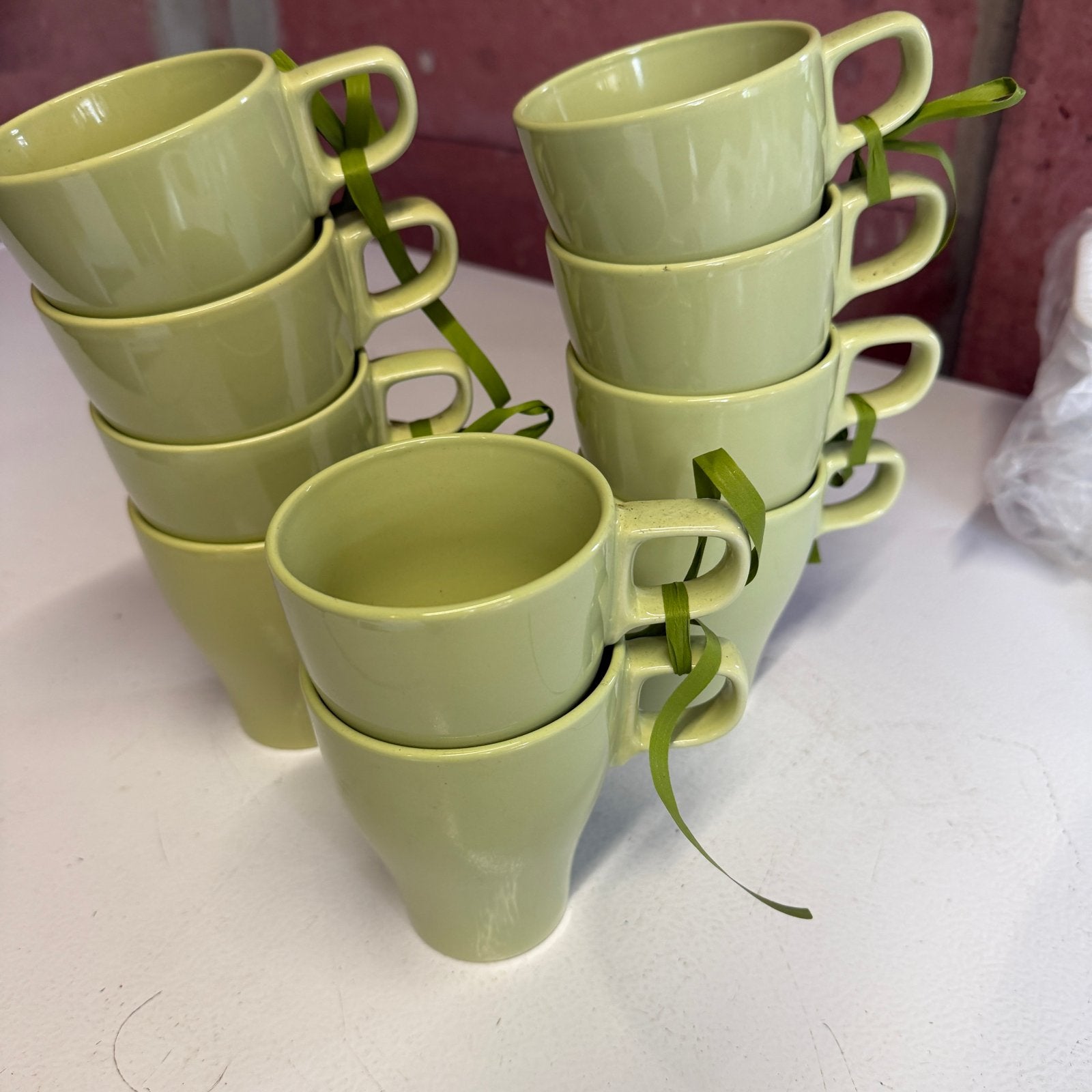 Set van 10 lichtgroene IKEA FÄRGRIK mokken/kopjes, IKEA, Ophalen of Verzenden, Zo goed als nieuw, Steen/keramiek