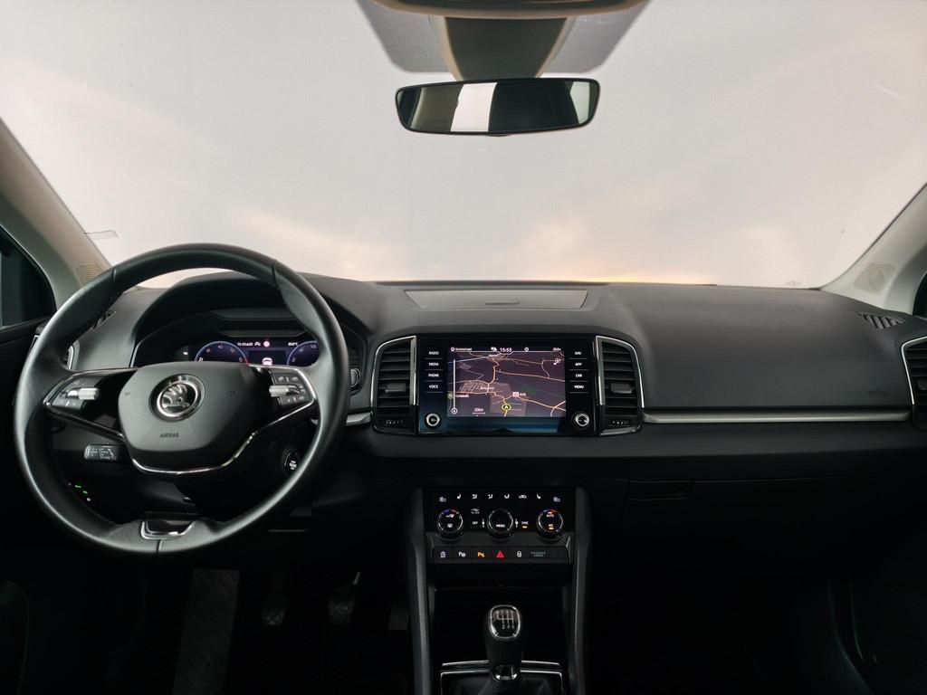 Skoda Karoq 1.0 TSI Business Edition PANORAMADAK | WEGKLAPBA, Auto's, Skoda, Stof, Gebruikt, Met garantie (alle), Handgeschakeld