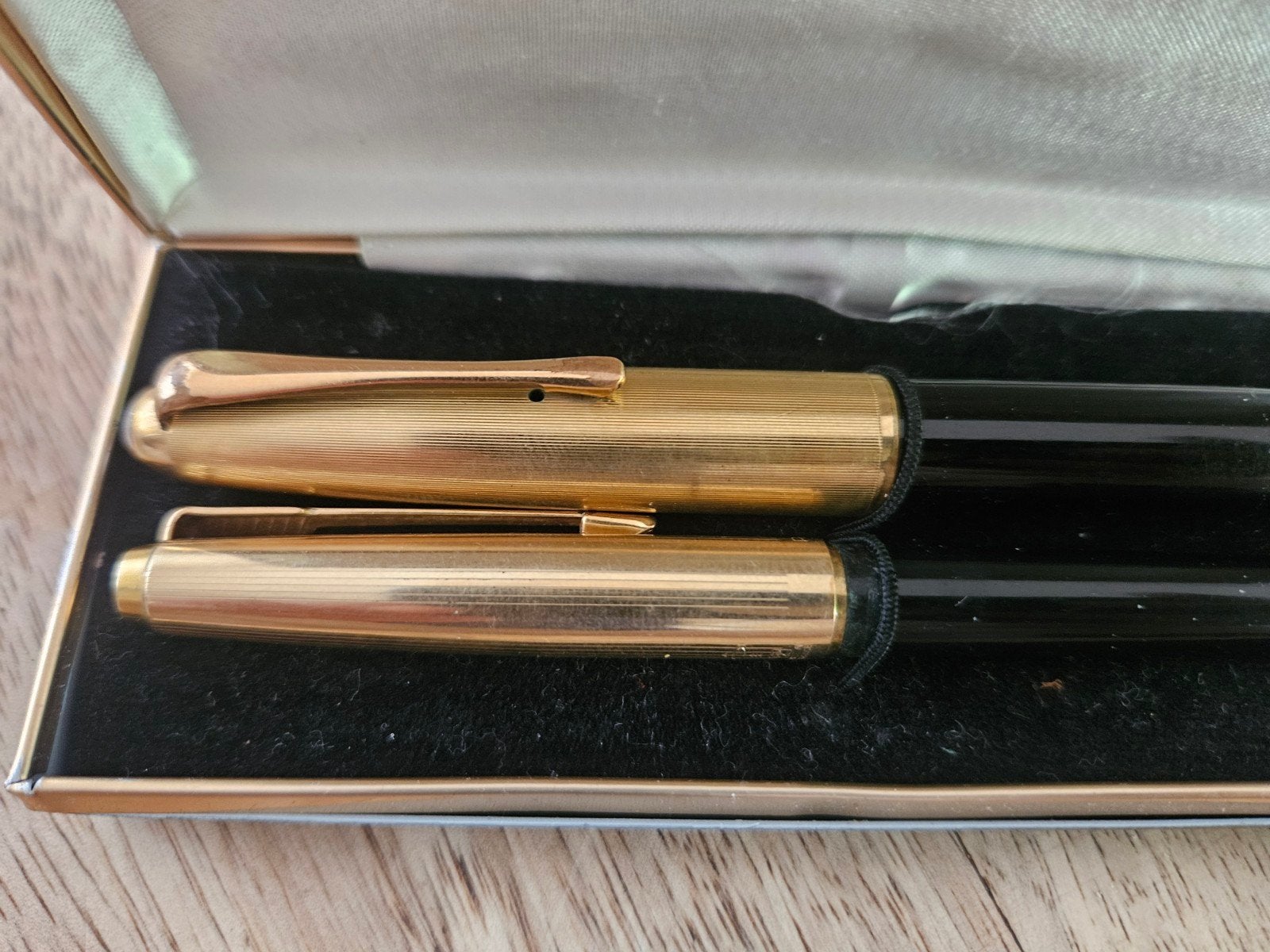Vintage Parker balpen & Aurora 88 vulpen  in doos, Verzamelen, Verzenden, Gebruikt, Vulpen, Parker