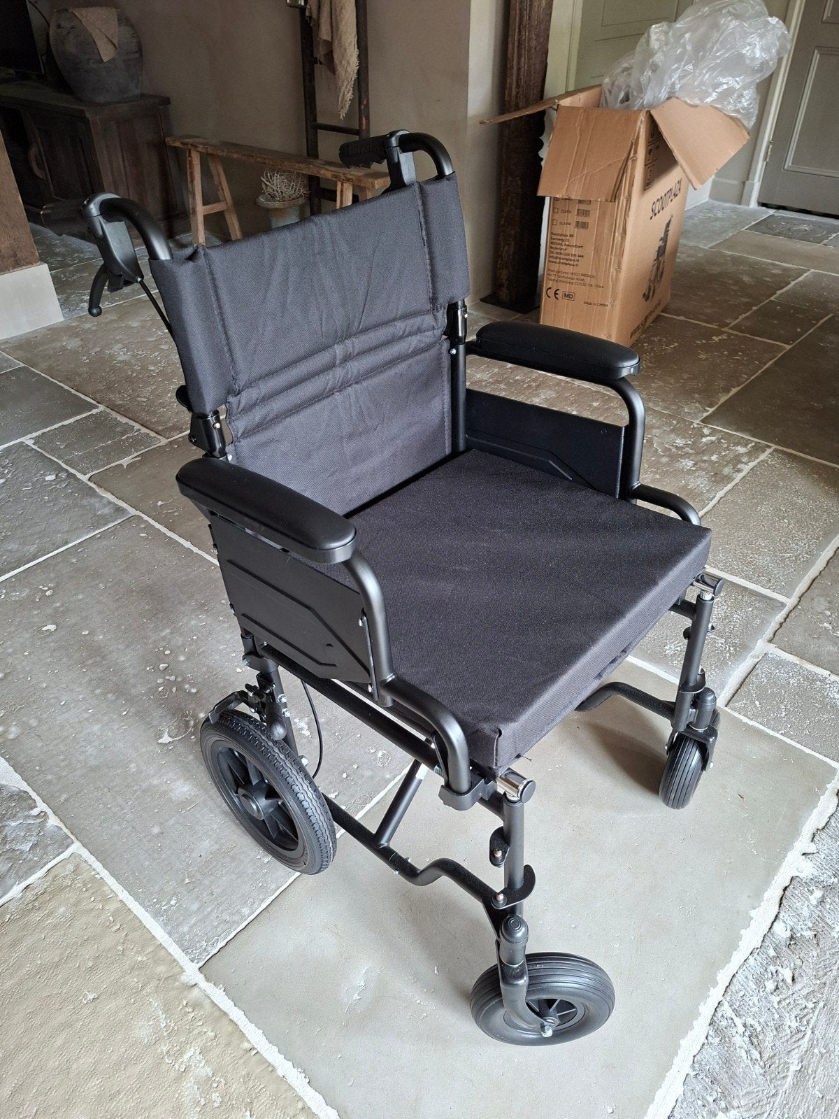 Nieuw opvouwbare rolstoel Plaza PL2 met lekvrije pu banden, Diversen, Rolstoelen, Ophalen, Inklapbaar, Duwrolstoel