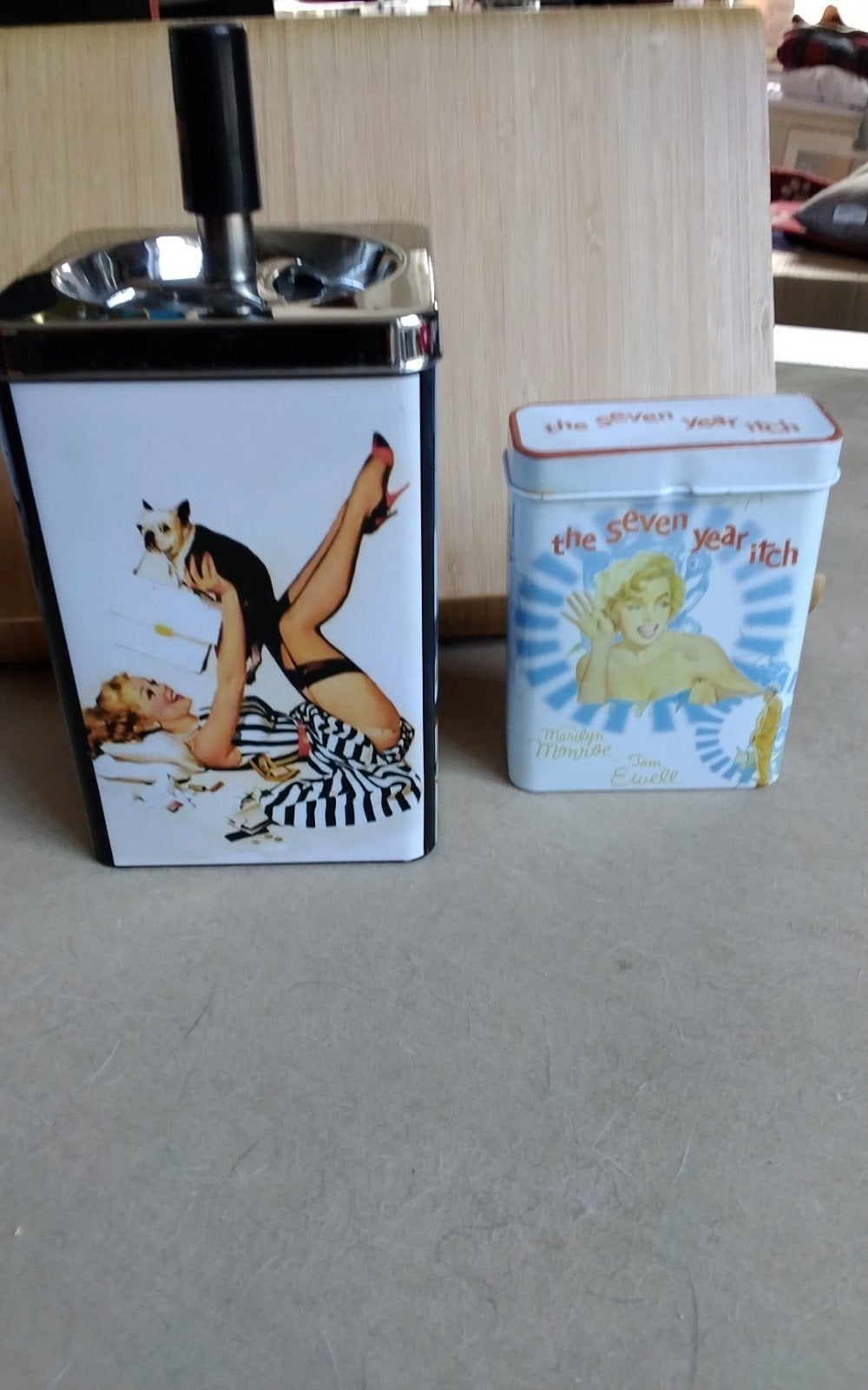 Metaal Asbak en cigareten doos met retro  uitstraling, Ophalen of Verzenden, Asbak
