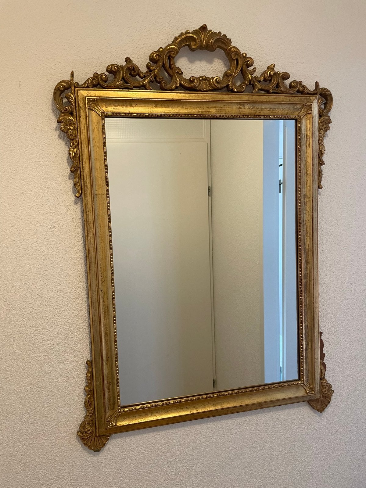 Grote Gouden Spiegel met Sierlijke Lijst, Ophalen, Rechthoekig, 50 tot 100 cm, 100 tot 150 cm