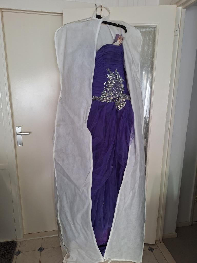 Paarse gala jurk, Ophalen, Nieuw, Maat 38/40 (M), Paars