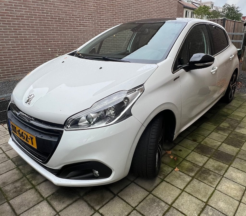 Peugeot 208 1.2 PureTech GT-Line | Panoramadak | 110 pk