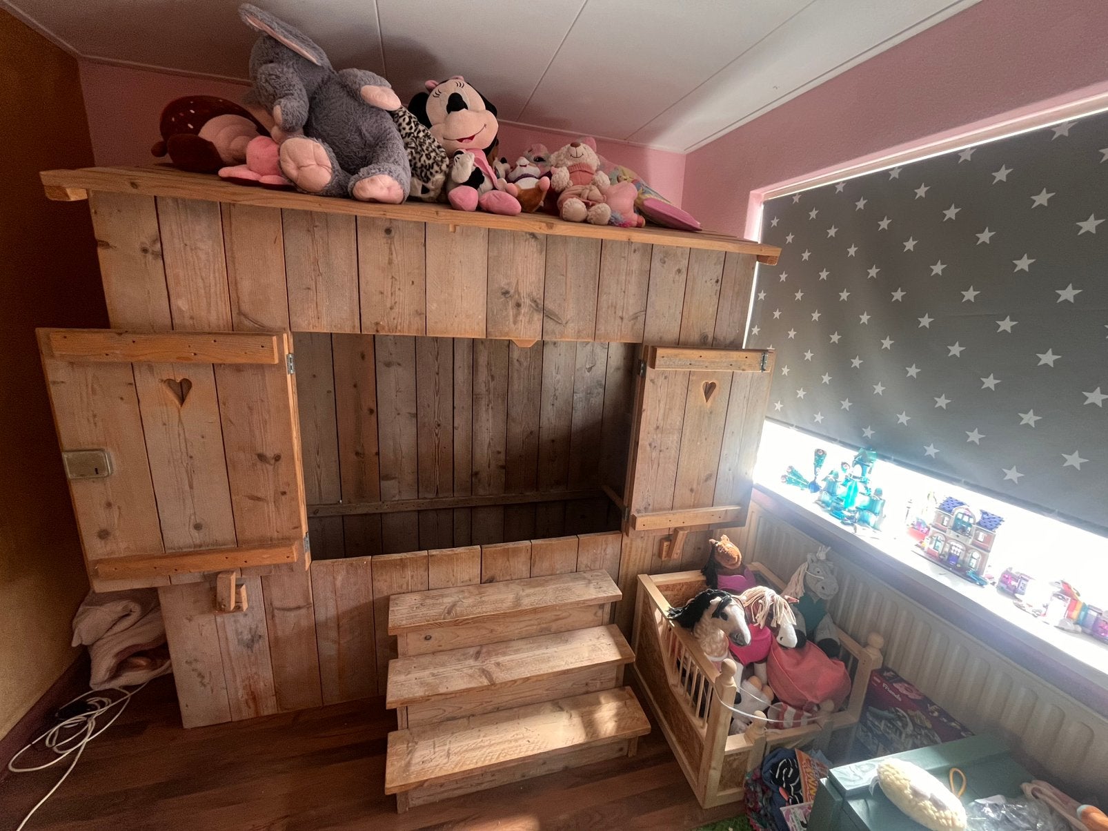 Steigerhouten kinderbed/ huisbed, Ophalen, Gebruikt, Halfhoogslaper