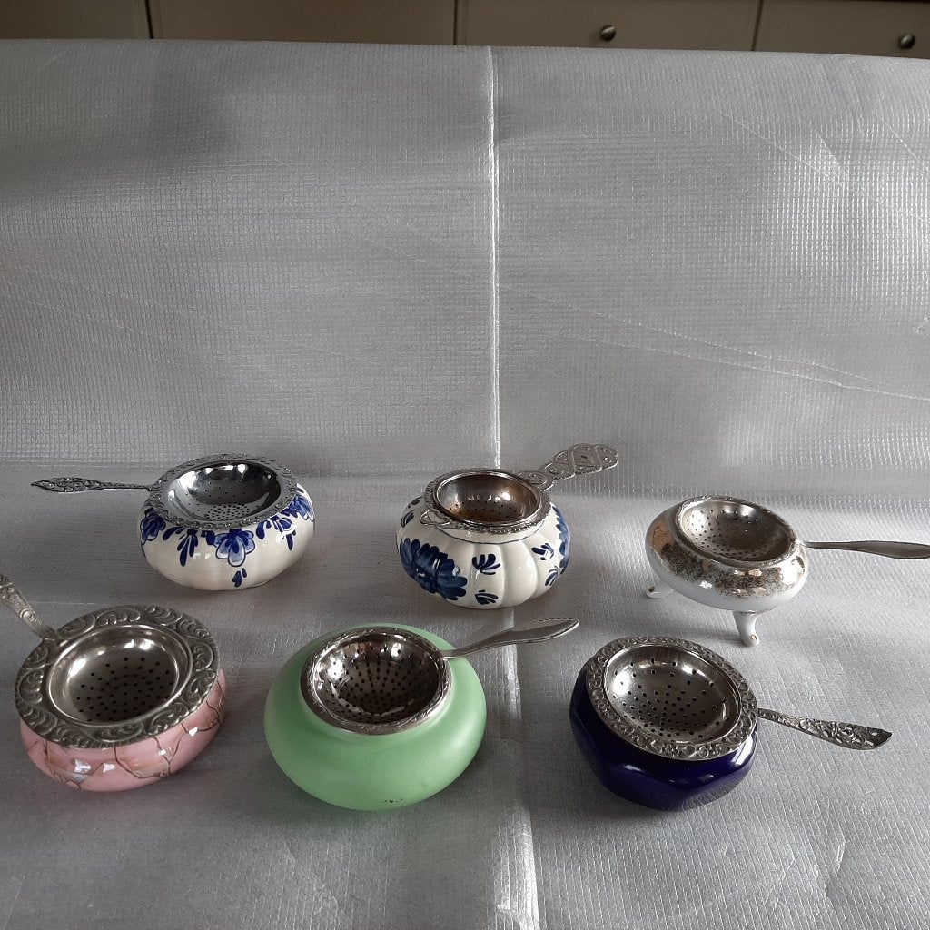 diverse vintage theezeefjes met lekbakjes o.a. Delfts Blauw, Ophalen, Gebruikt
