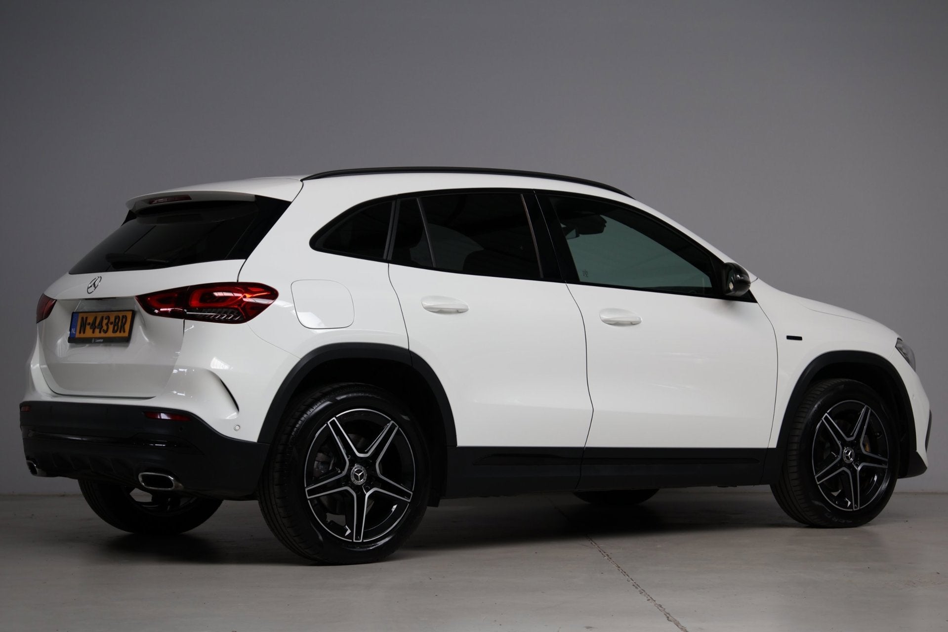 Mercedes-Benz GLA-klasse 250 e AMG Night Pakket, Auto's, Dealer onderhouden, 15 kWh, Wit, Plug-in hybride