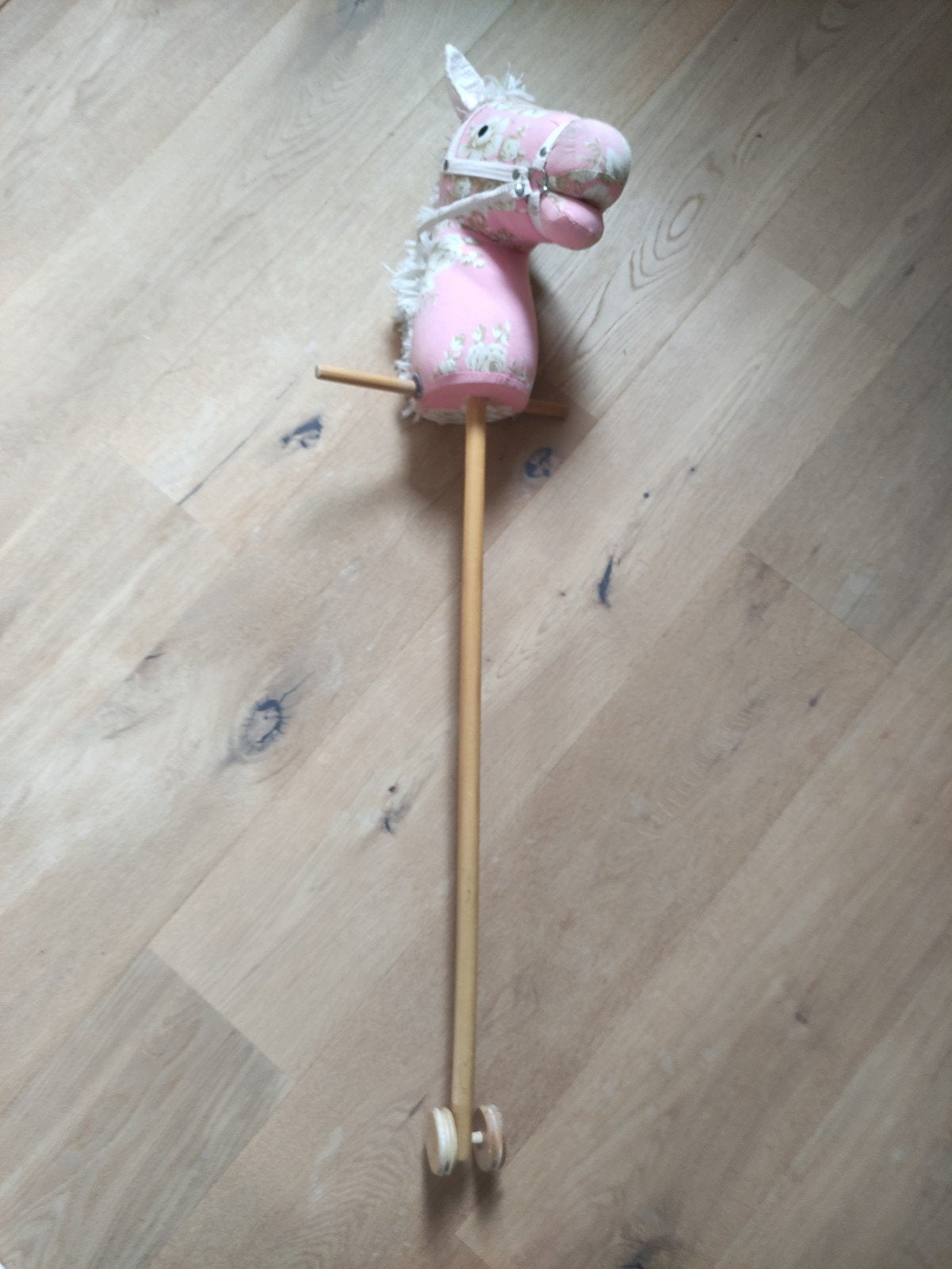 Stokpaard roze met bloemenprint en wieltjes, Kinderen en Baby's, Speelgoed | Overig, Ophalen of Verzenden, Gebruikt, Meisje