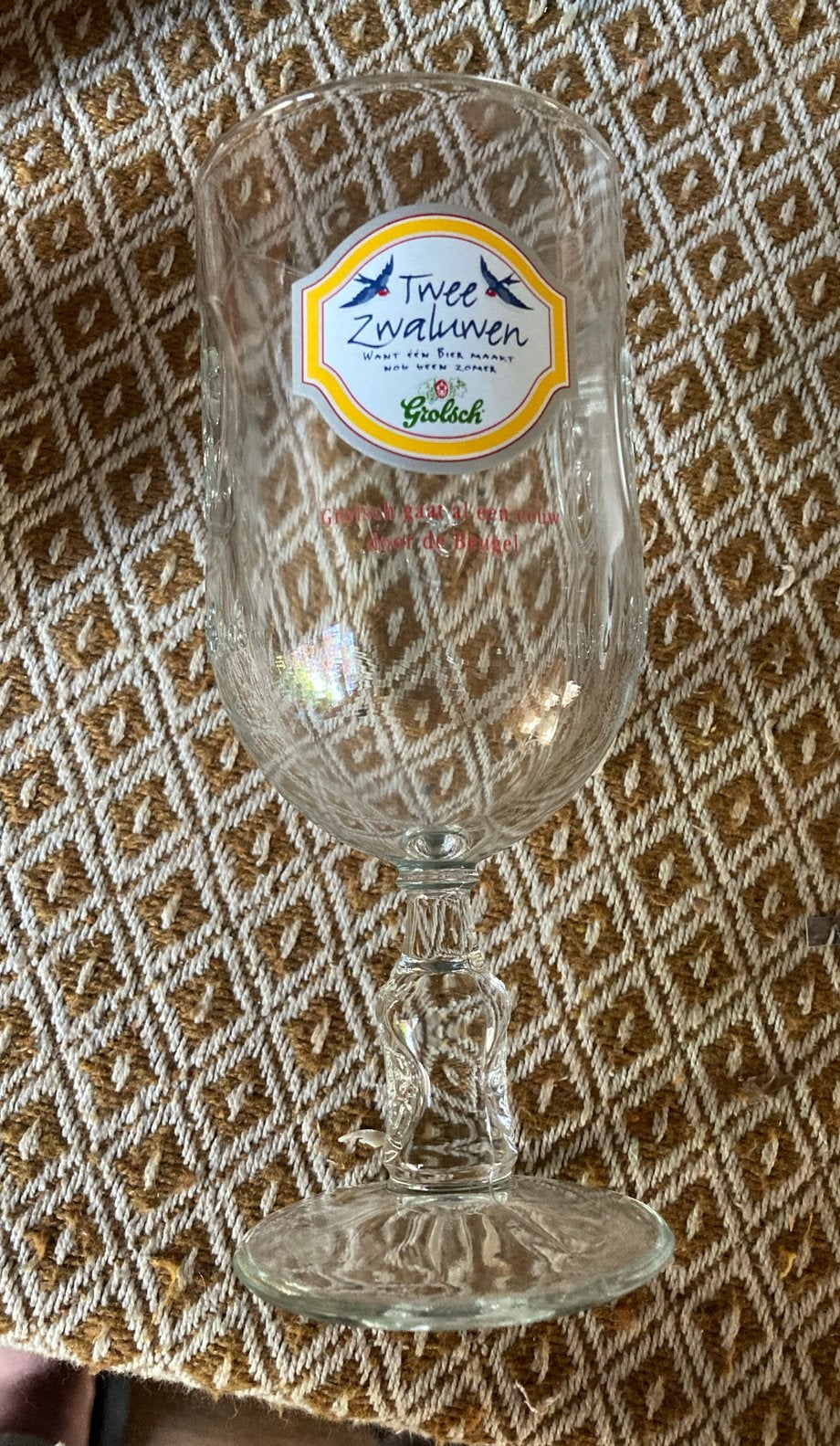 Grolsch 'Twee Zwaluwen' zwaar bierglas op voet, 18 cm hoog., Ophalen of Verzenden, Zo goed als nieuw, Glas of Glazen