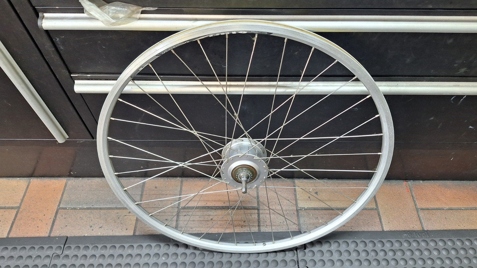 28 inch Achterwiel met Nexus 8 naaf - Rollerbrake/Velgrem, Wiel, Elektrische fiets, Gebruikt, Ophalen of Verzenden