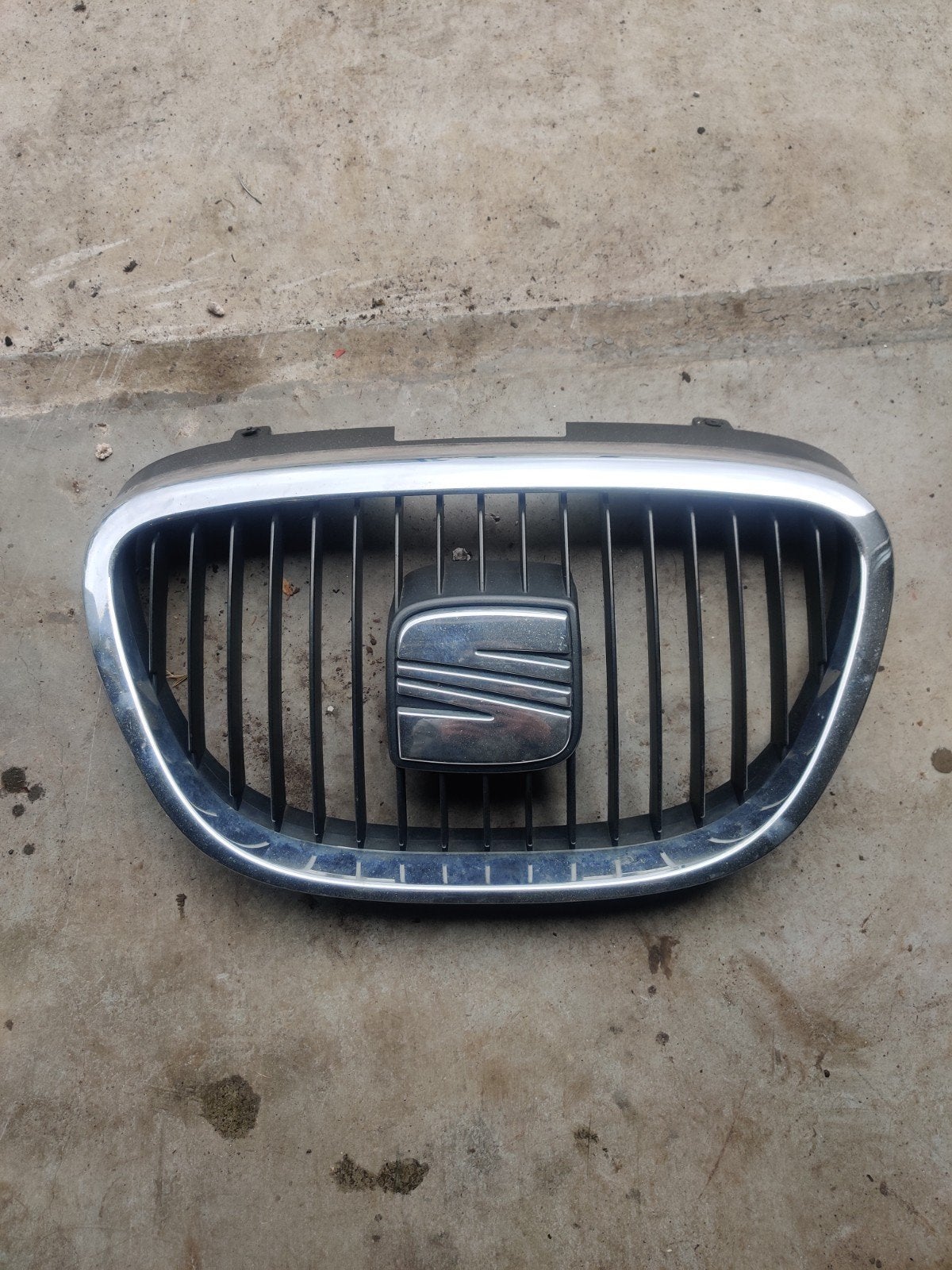 Originele Seat Leon 1P1 Voorgrill (2007 of ouder), Ophalen, Gebruikt, Voor, Seat