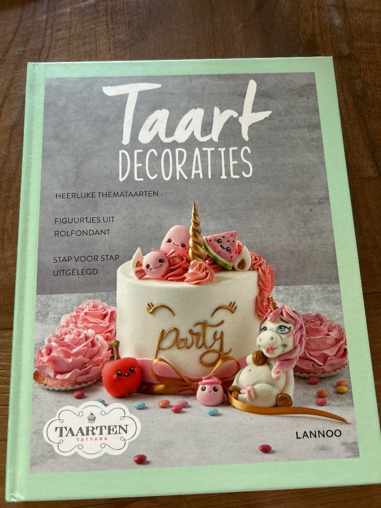 Taart Decoraties: Heerlijke Themataarten & Rolfondant, Boeken, Kookboeken, Taart, Gebak en Desserts, Ophalen of Verzenden, Zo goed als nieuw