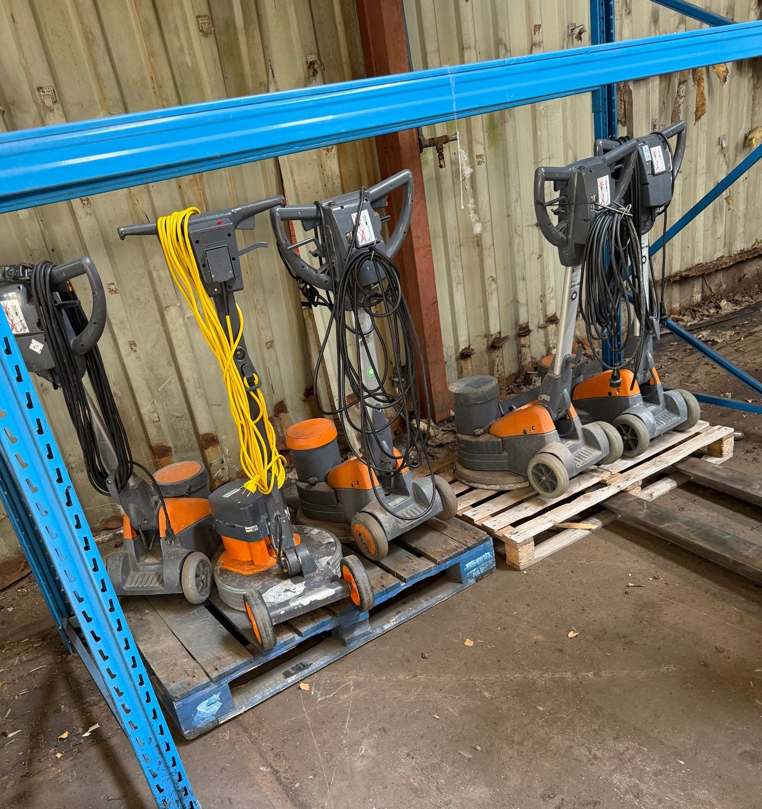 Professionele schrobmachines en veegmachines, Zakelijke goederen, Ophalen
