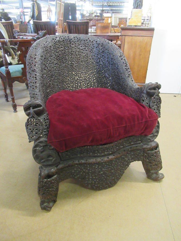 Oer 10098 antieke koloniale fauteuil met fijn snijwerk, Ophalen