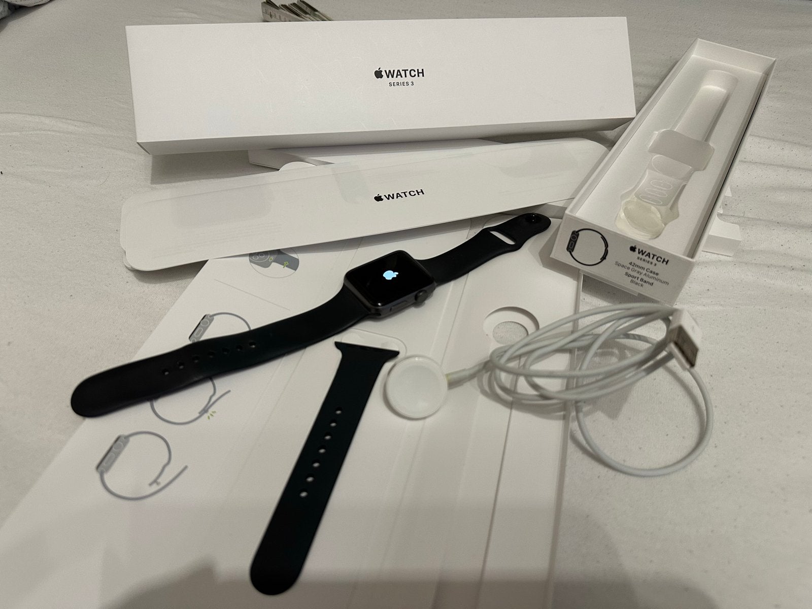 Apple Watch Series 3 - 42mm Space Gray (Defect), Gebruikt, IOS, Ophalen of Verzenden, Waterdicht