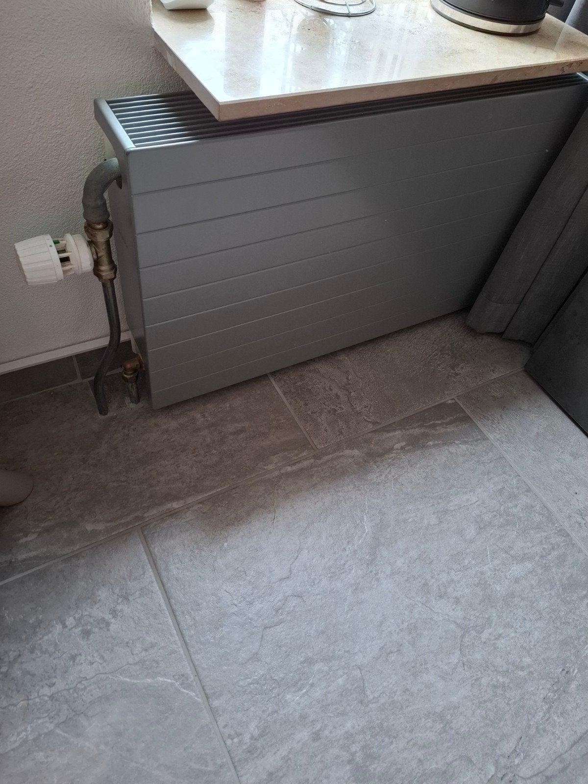 sentimo radiator ombouw grijs, Doe-het-zelf en Verbouw, Verwarming en Radiatoren, Ophalen, 60 tot 150 cm, Radiator, 30 tot 80 cm