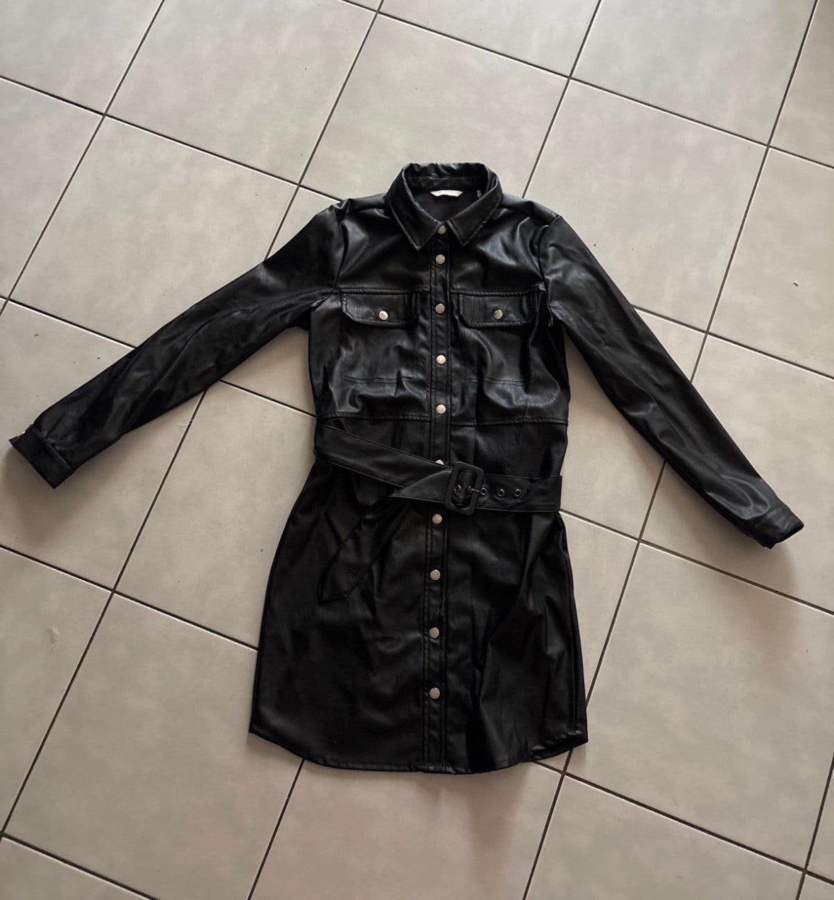 Zwart Lederlook Jurkje Riem The Sting Melting Stockholm, Verzenden, Zwart, Zo goed als nieuw, Maat 36 (S)