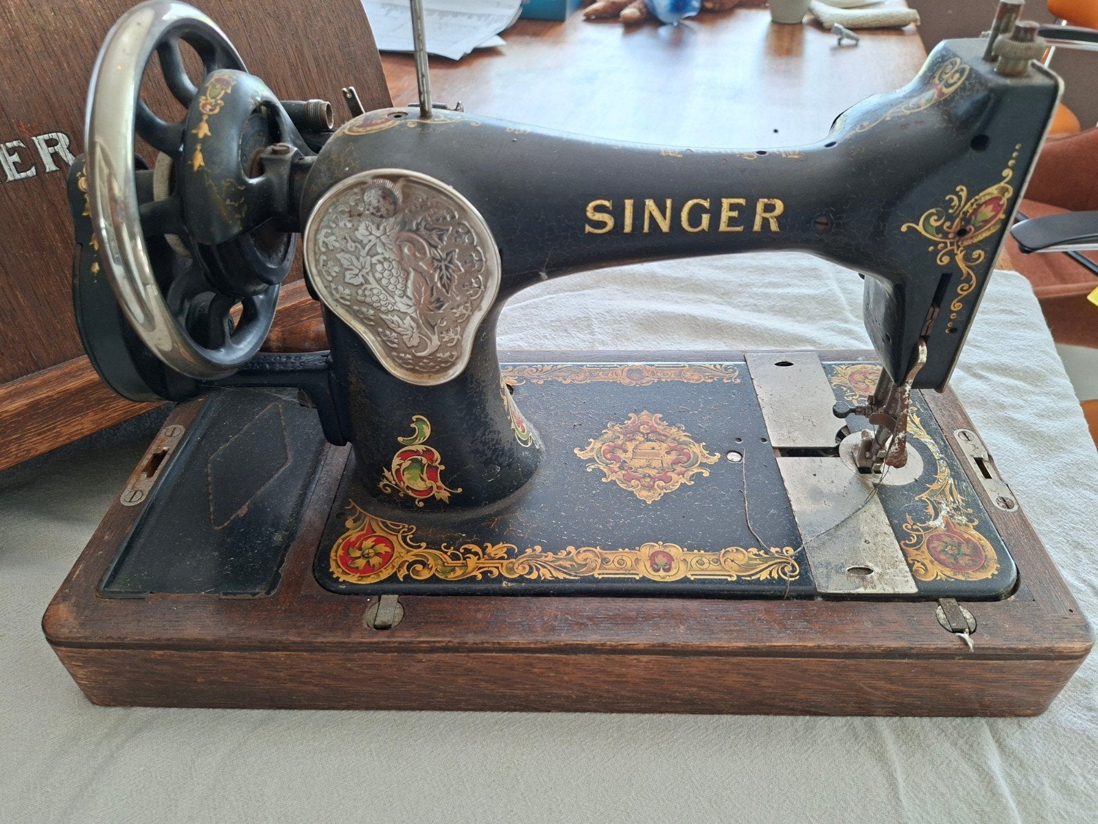 Antieke Singer Naaimachine met Houten Kap, Ophalen