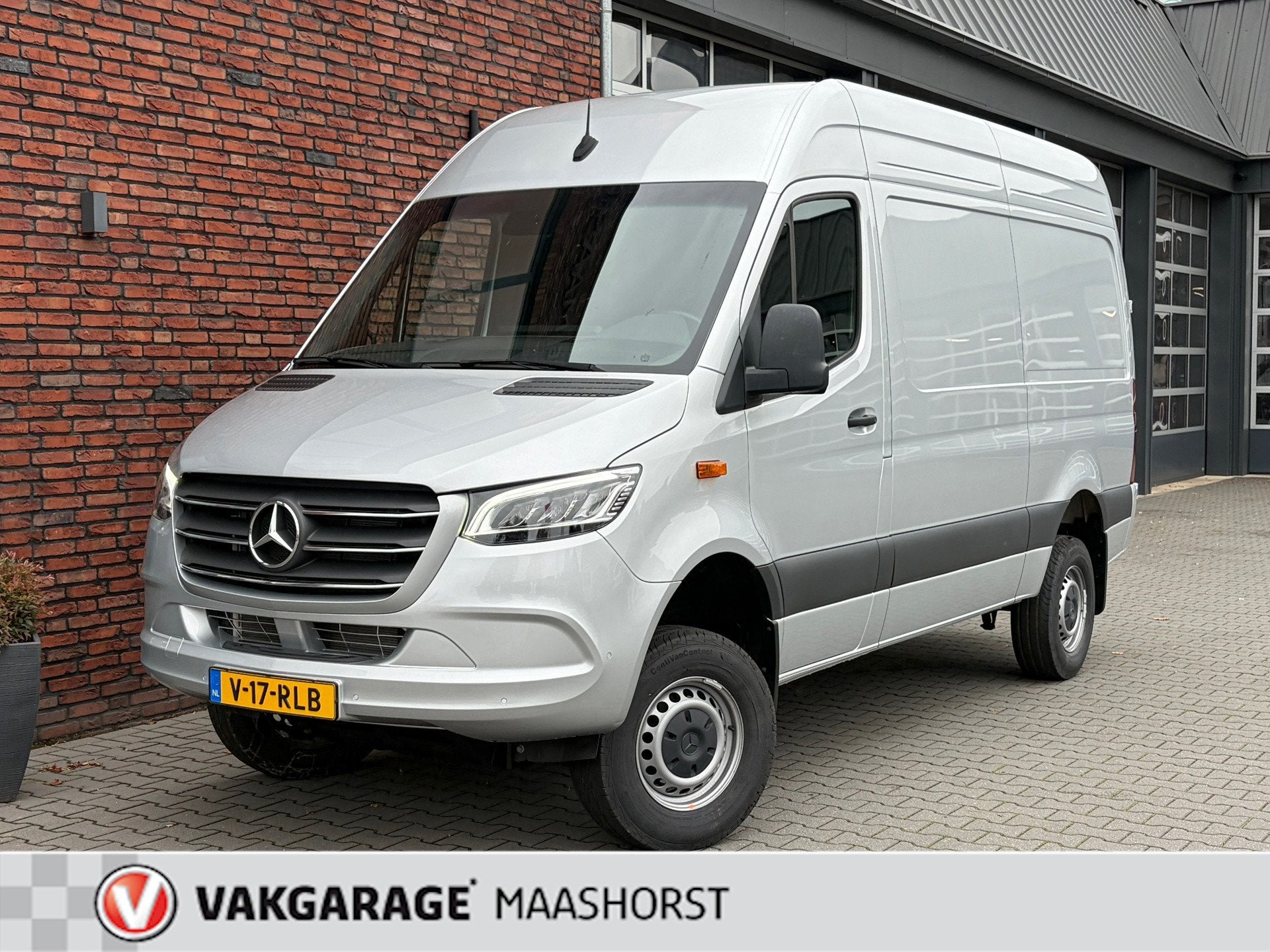 Mercedes-Benz Sprinter 319 4x4 L2H2 2800Kg Trek Automaat/Ach, Auto's, Automaat, Stof, Gebruikt, 2800 kg