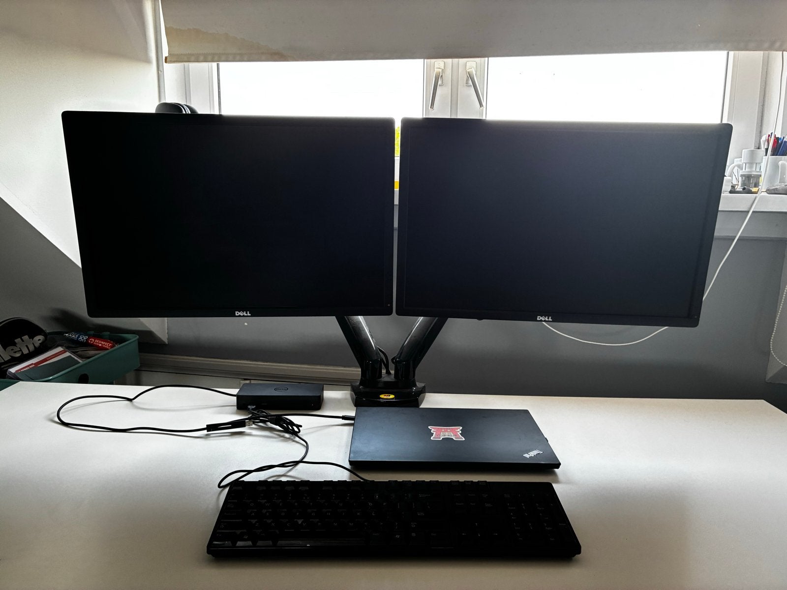 2x Dell U2412M monitor met bijbehorende schermarmen, Computers en Software, Monitoren, Ophalen, Gebruikt, IPS, In hoogte verstelbaar
