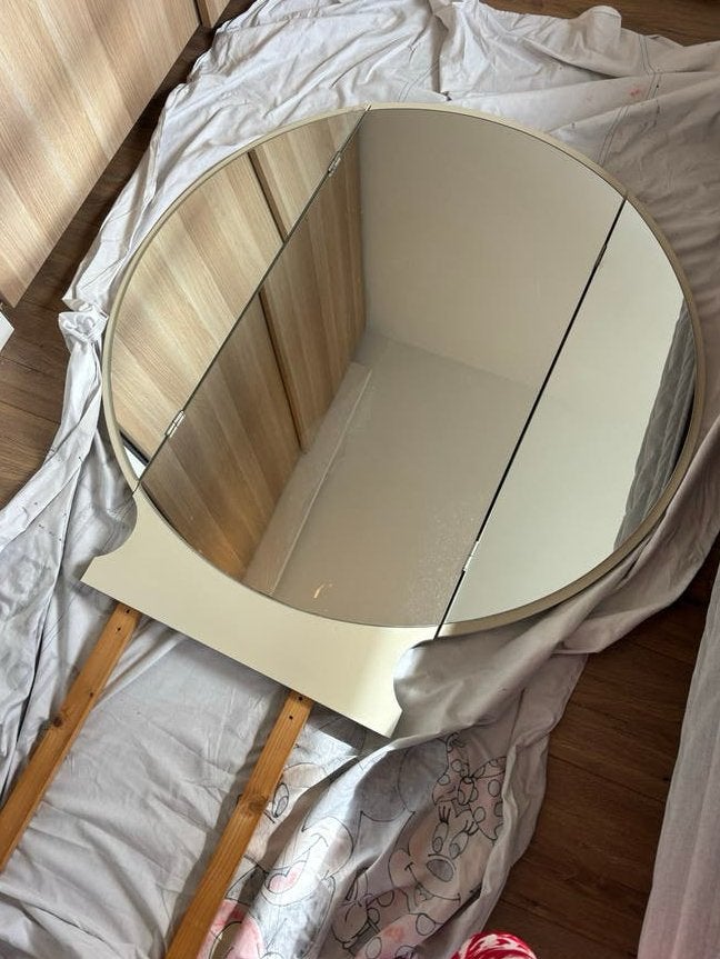 Vintage ronde spiegel met scharnieren en houten standaard, Ophalen, Gebruikt, 100 tot 150 cm, Rond