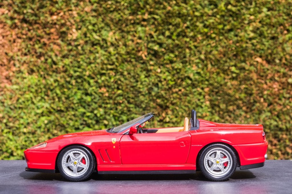 Ferrari 550 Barchetta Pininfarina 1/18 Hot Wheels Als Nieuw, Hobby en Vrije tijd, Modelauto's | 1:18, Ophalen of Verzenden, Zo goed als nieuw