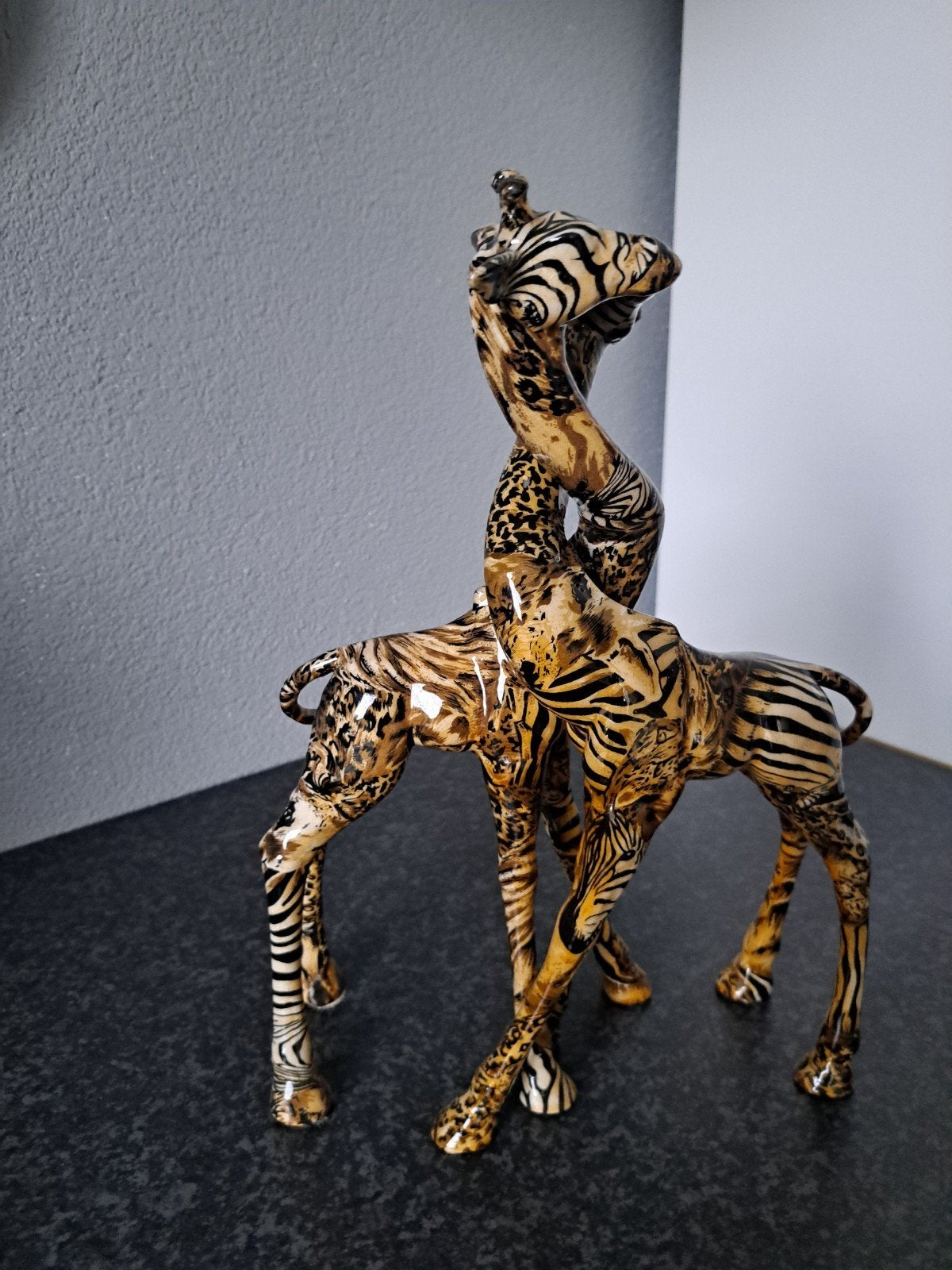 2 verliefde giraffen met een aparte print bieden vanaf €20,=, Ophalen of Verzenden, Zo goed als nieuw