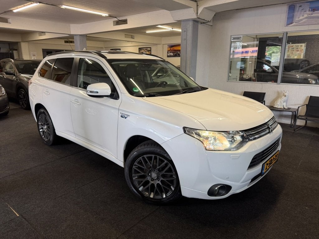 Mitsubishi Outlander 2.0 PHEV *PANO*Leder*NAVI*camera*, Auto's, 4 cilinders, Wit, Vierwielaandrijving, Hybride Elektrisch/Benzine