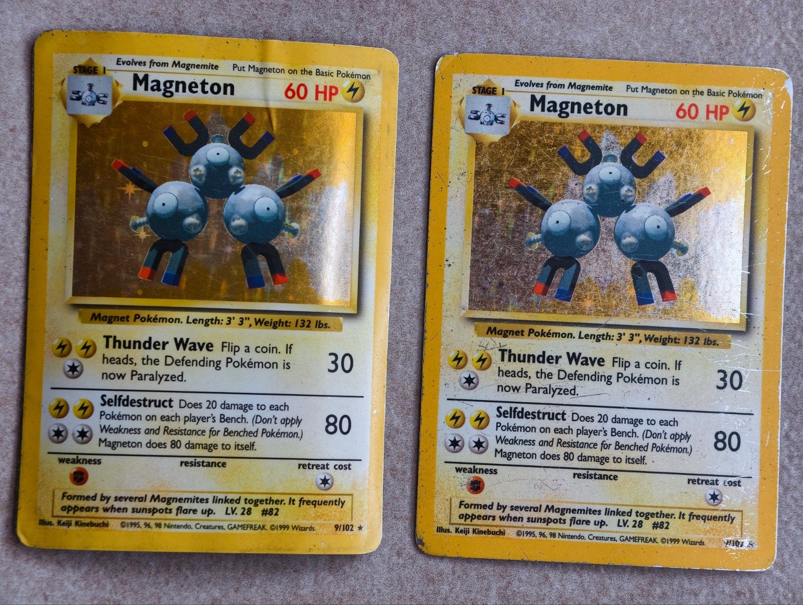 2x Magneton Holo 9/102 Base Set 1999 Pokémon kaarten, Hobby en Vrije tijd, Verzamelkaartspellen | Pokémon, Ophalen of Verzenden