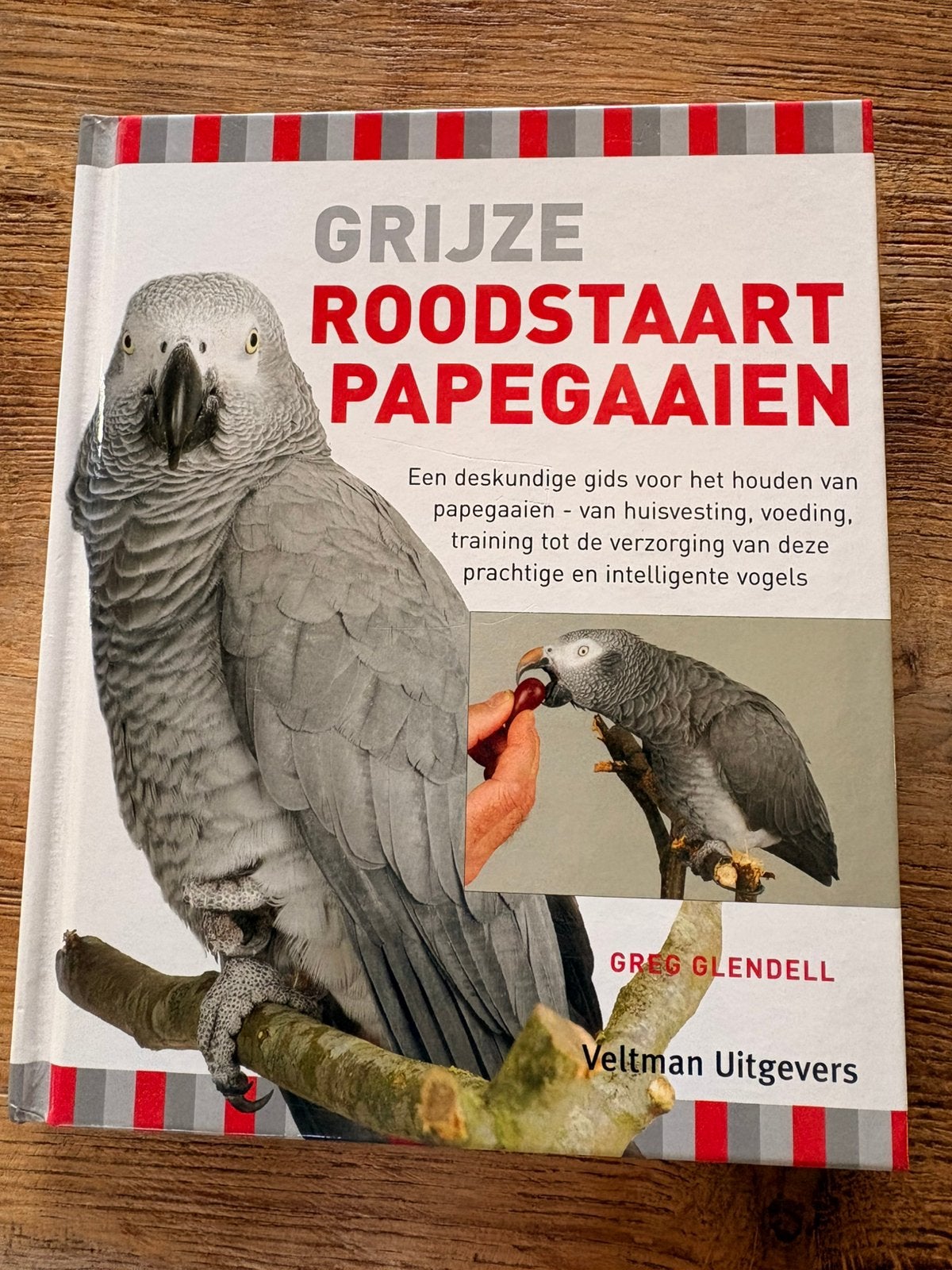 Boek Grijze Roodstaart papegaaien, Ophalen of Verzenden, Gelezen, Vogels