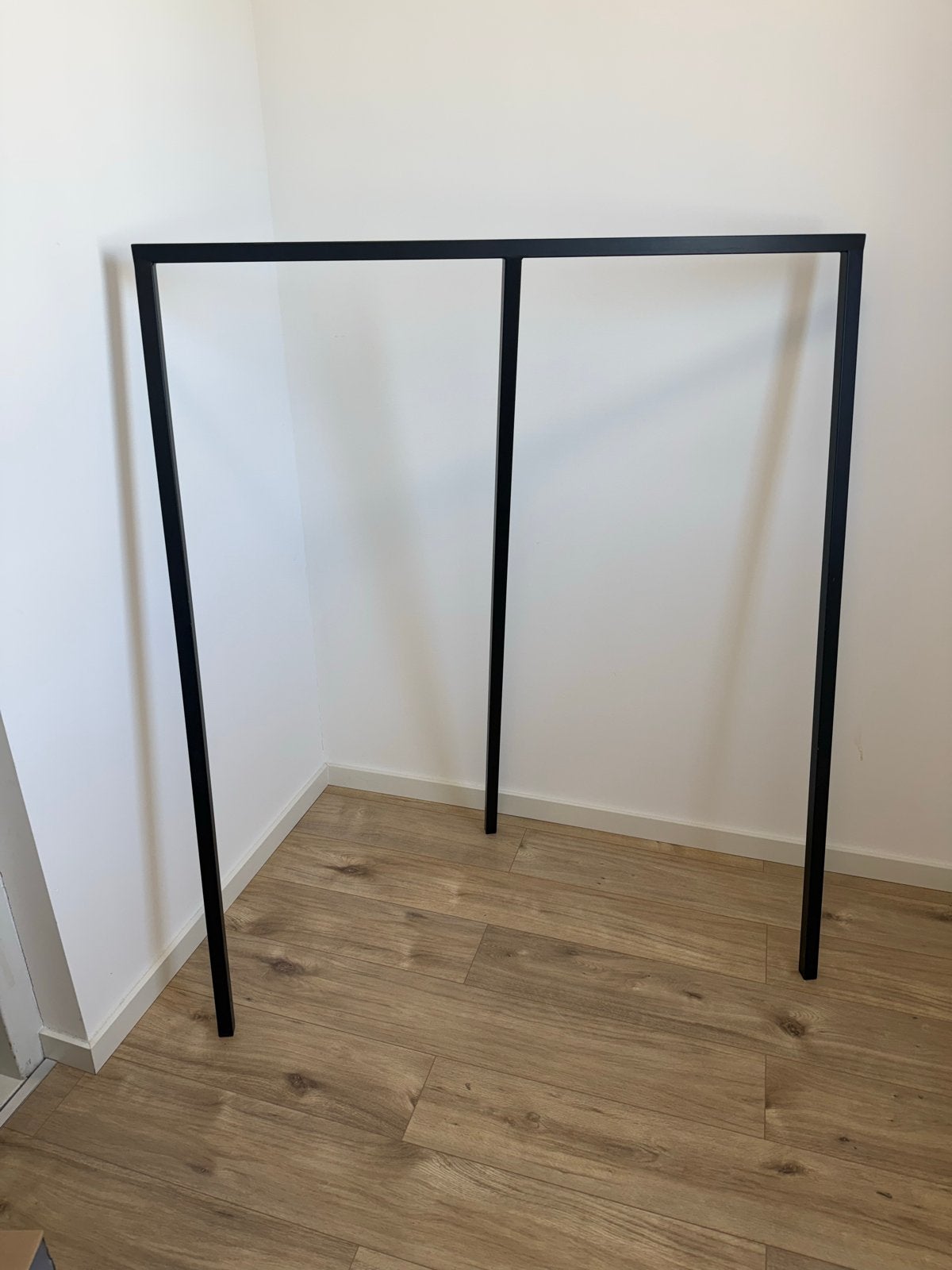 Zwart metalen kledingrek - Modern en stevig | Loods5, Kleding | Dames, Kledingrekken, Ophalen, Zo goed als nieuw