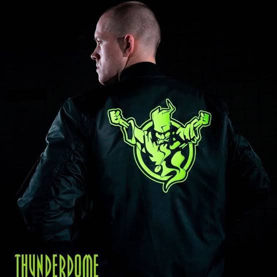 Gezocht!!! Thunderdome high voltage bomber, Eén persoon