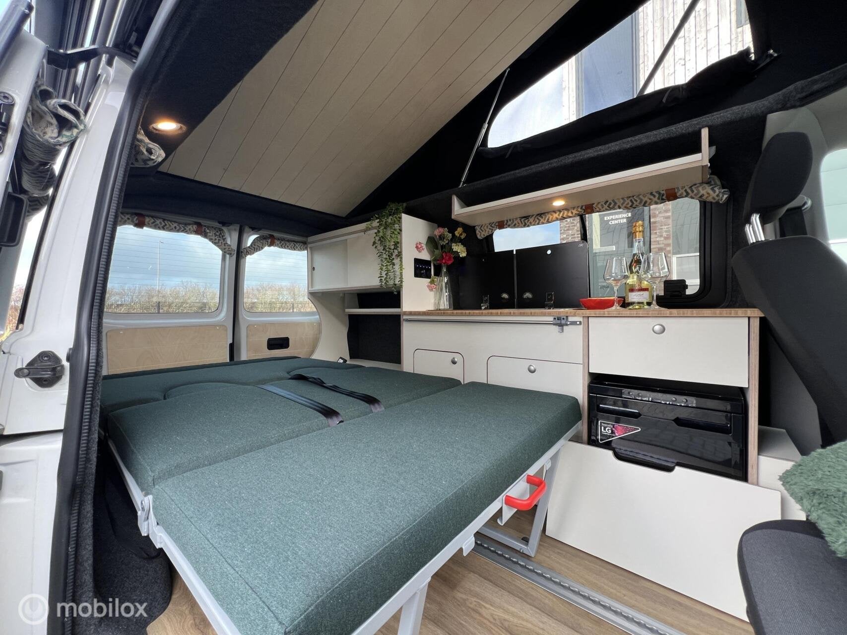 Volkswagen T6.1 buscamper L1H1 Florida 2020 4 persoons, Caravans en Kamperen, Verkoop@buscamperopmaat.nl, Tot en met 2, Bedrijf