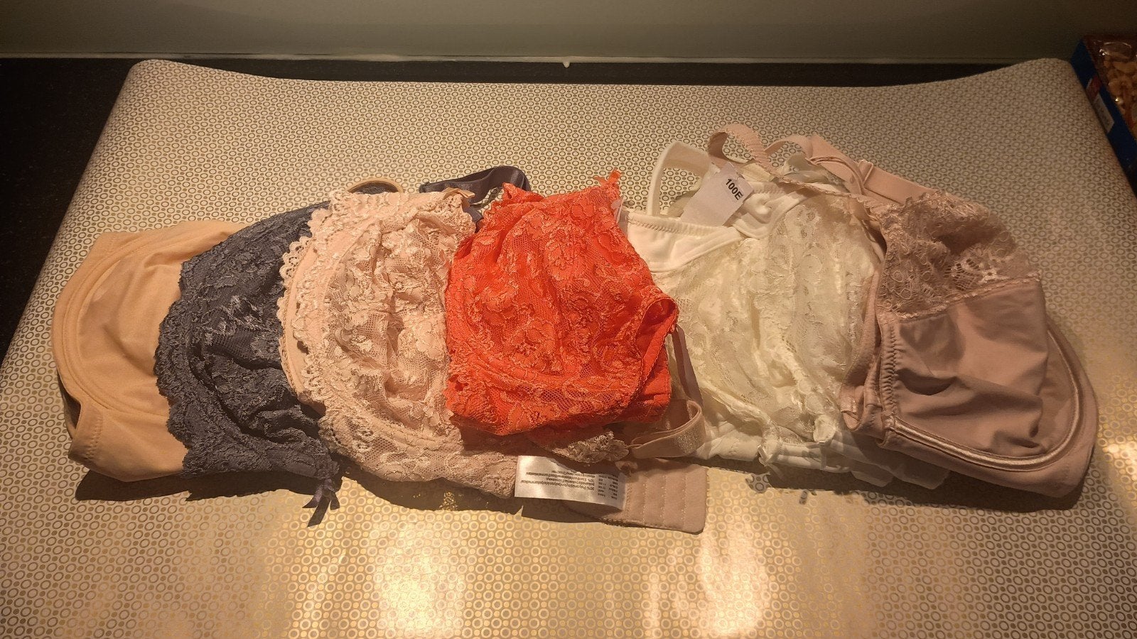 8 nieuwe beugel bh's Sassa Mode en Viania  in maat  100E, Sassa Mode, Ophalen of Verzenden, Overige kleuren, BH