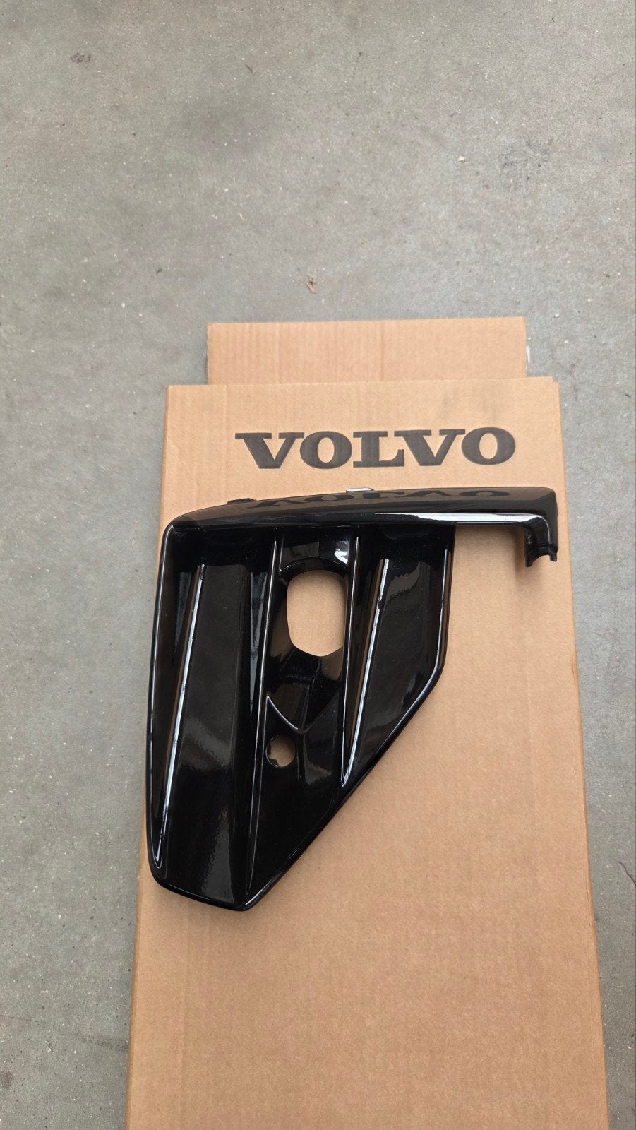 Bumper cover ( grill )  volvo v60 r design 2019 - 2026., Ophalen of Verzenden, Voor, Volvo, Bumper