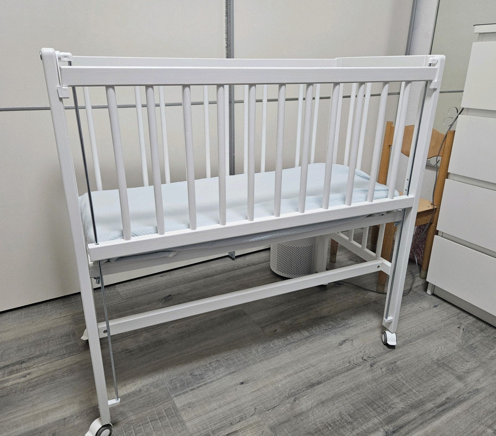 Fillikid Co-Sleeper Wiegje op wielen, Kinderen en Baby's, Babywiegjes en Ledikanten, Ophalen, Zo goed als nieuw, Wieg