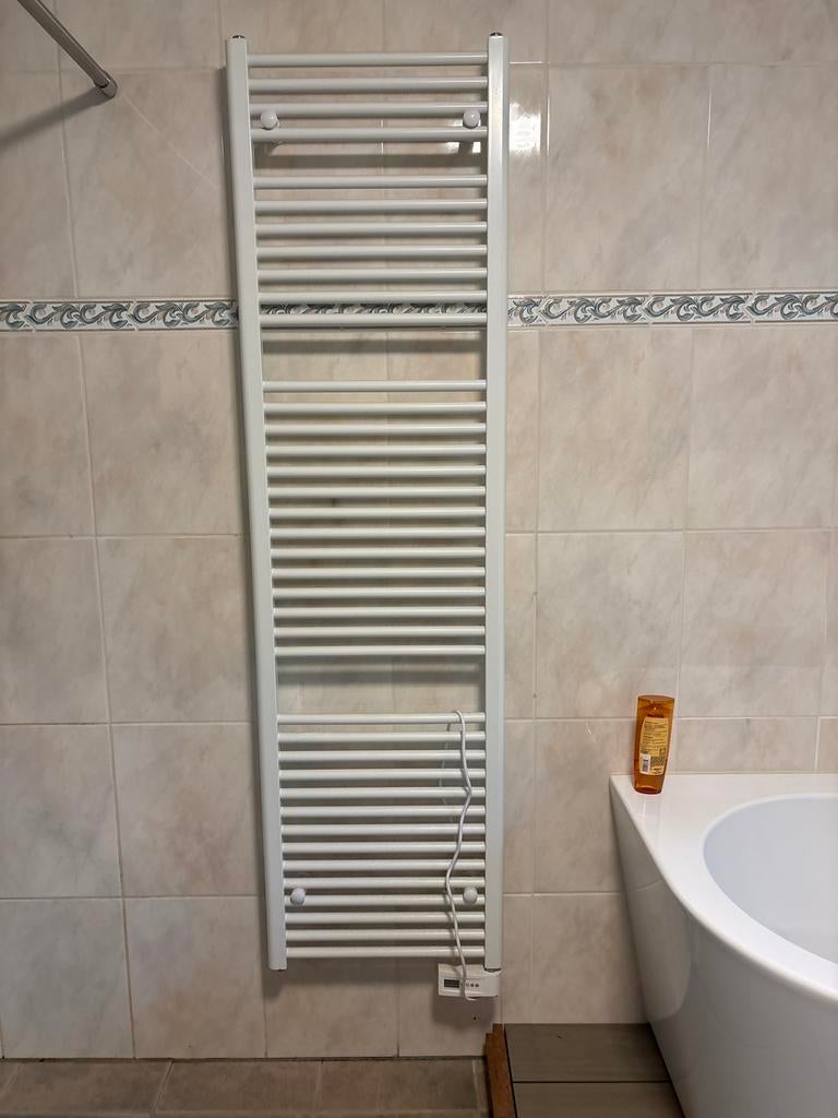 Witte electrische handdoekradiator voor badkamer, Ophalen, 30 tot 80 cm, 500 tot 800 watt, Radiator