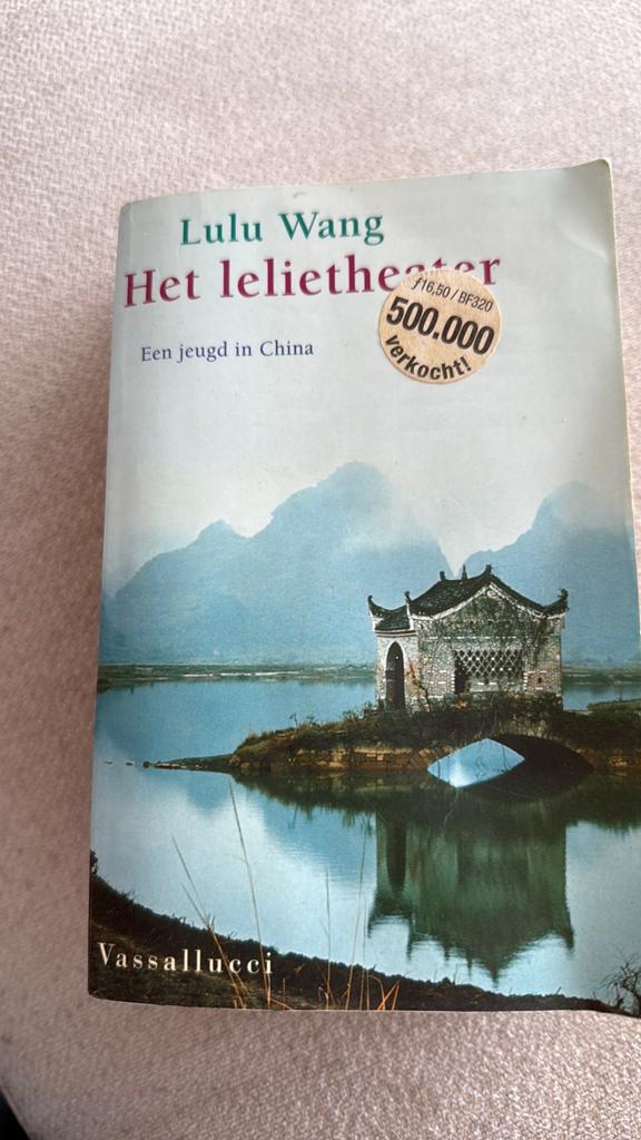 Lulu Wang - Het lelietheater, Ophalen of Verzenden, Zo goed als nieuw, Lulu Wang