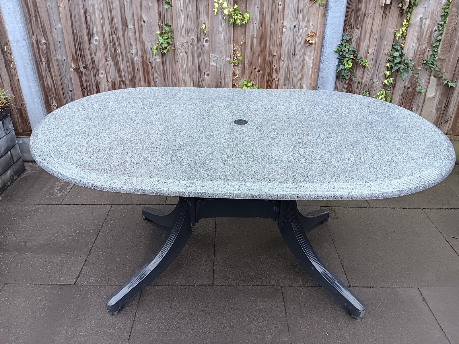 Hartman tuintafel, Ophalen, Gebruikt, Ovaal, Kunststof