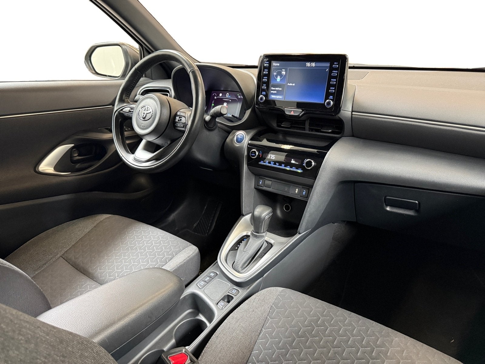 Toyota Yaris Cross 1.5 Hybrid Dynamic I Trekhaak I CarPlay I, Automatische klimaatregeling, Stof, Gebruikt, 750 kg