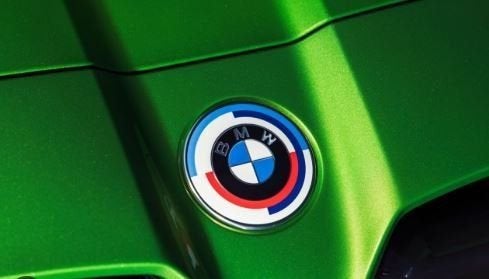 BMW embleem 50 year logo  nieuw BMW 74 mm 51117886545 788654, -, -, Nieuw, Ophalen of Verzenden