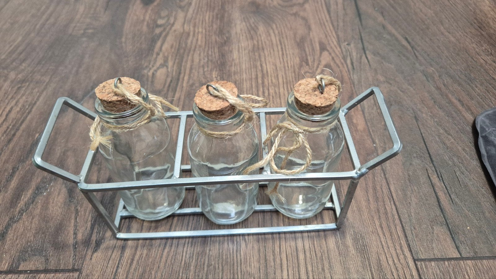 Set van 3 glazen bloemenvaasjes in metalen houder, Ophalen of Verzenden