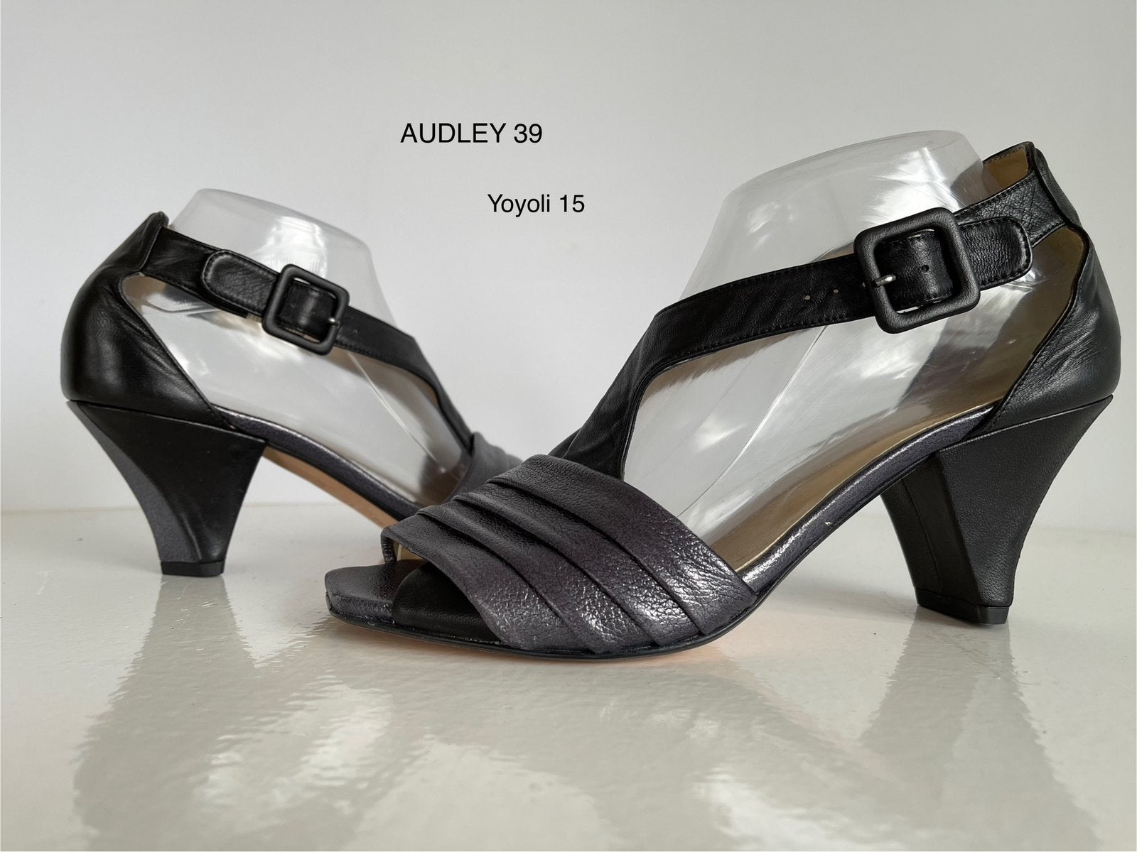 15) Audley leren sandalen zwart/grijs/zilver maat 39.5, Overige kleuren, Zo goed als nieuw, Sandalen of Muiltjes, Ophalen of Verzenden