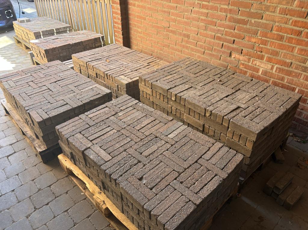20m2 Waaltjes gratis af te halen, Gebruikt, Klinkers, Ophalen of Verzenden, 10 m² of meer