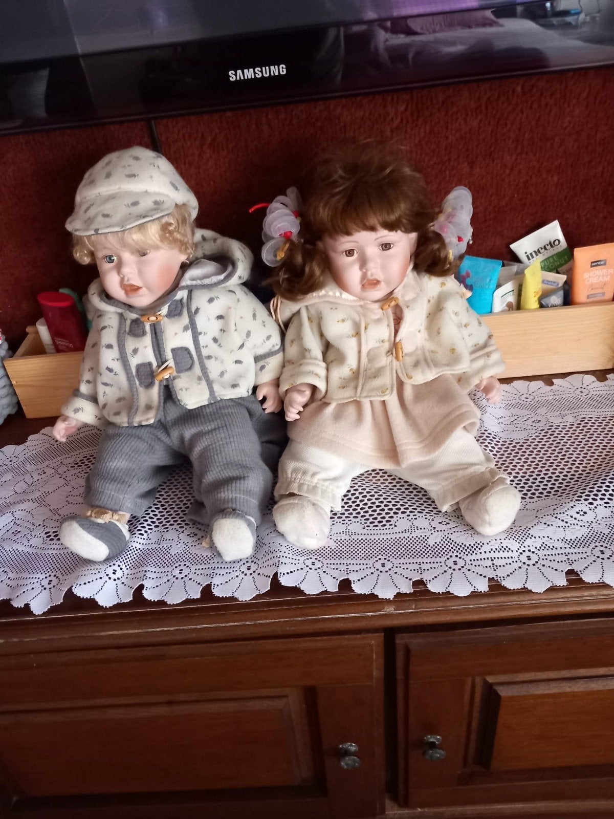 Set van 2 porseleinen poppen - jongen en meisje, Verzamelen, Ophalen, Gebruikt, Pop