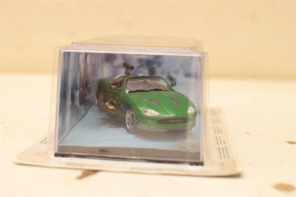 007 Jaguar xkr die another day 46356, Verzamelen, Beelden en Beeldjes, Ophalen of Verzenden, Gebruikt