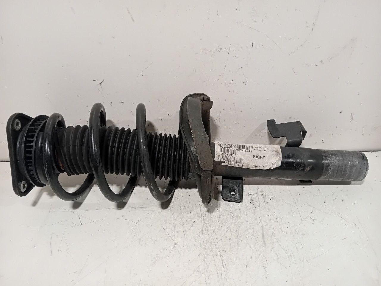 Veerpoot rechts voor Volvo V40, Onderdelen@venauto.nl, Van der Ven Autorecycling B.V., Gebruikt, Ettenseweg 76, 4706 PB Roosendaal, The Netherlands